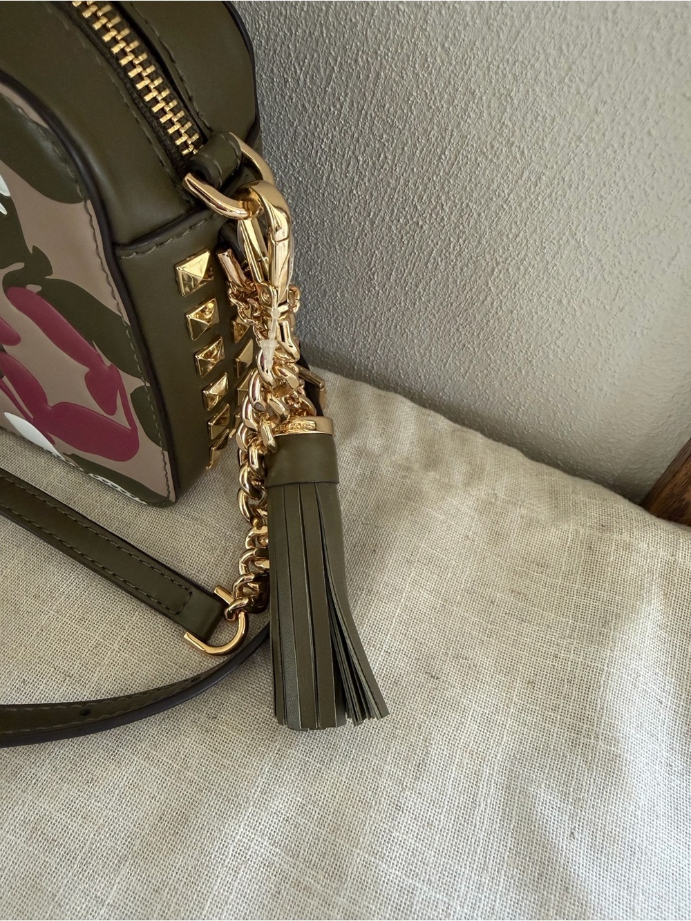 Michael Kors Ginny Medium Butterfly Camo Leather Crossbody Bag NWOT - Picture 4 of 13